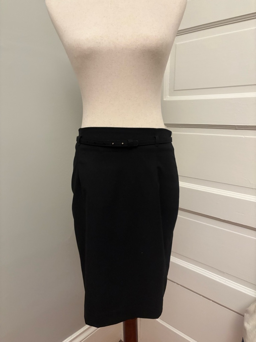 H&M Black Pencil Skirt with Slim Waist Belt Accent